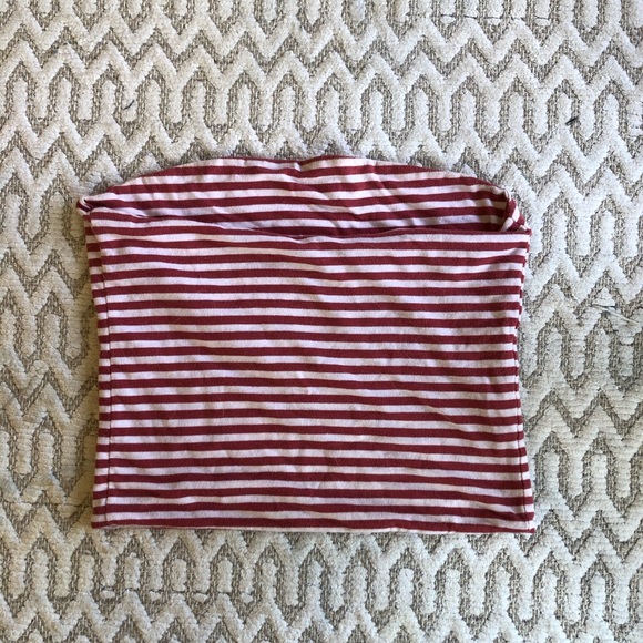 Brandy Melville Crop Top - Picture 2 of 3